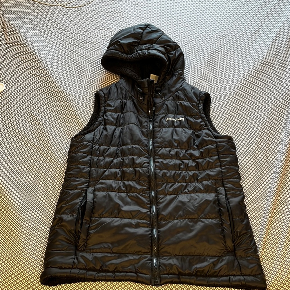 Avalanche, medium, black